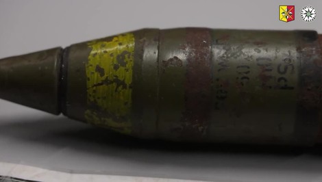 Nečakaný nález po synovi: Dôchodkyňa priniesla na stanicu protitankovú strelu