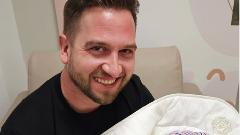 Samo Tomeček sa stal otcom! Pôrod bábätka s románom menom bol dramatický!