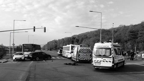 Tragédia pri Veľkom Šariši: Zrážku s autobusom neprežil 52-ročný muž