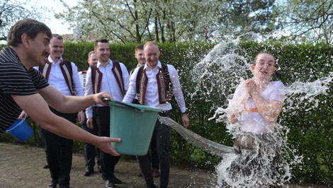 Šibačka nebola o bolesti, ale o dvorení. Význam Veľkonočného pondelka vás prekvapí