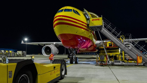 Nákladné lietadlo DHL sa nad v Nemecku zrazilo s letiacim objektom