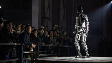 VIDEO: Robot v Číne kopol dieťa do brucha