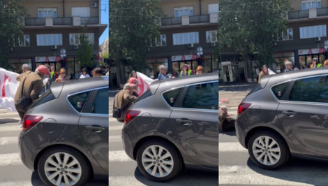 Počas protestu vrazil autom do ľudí. Polícia ho podzrieva z pokusu o vraždu