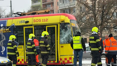 V Košiciach sa zrazili dve električky. Na mieste sú všetky záchranné zložky
