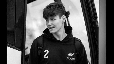 Nečakane zomrel 22-ročný hokejista