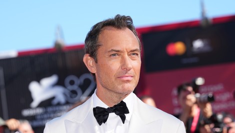 Jude Law ako Vladimir Putin. O tomto filme sa bude ešte dlho diskutovať