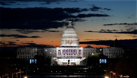 V USA viazne predaj zbraní a rušia sa stovky letov. Dôvodom je rekordný shutdown