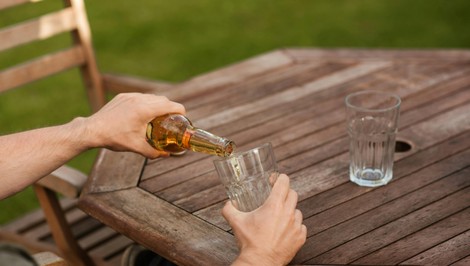 Naša susedná krajina obmedzuje predaj alkoholu. V noci ho už ľudia nekúpia