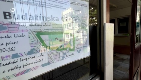 Polícia preveruje správanie učiteľa k maloletým. Rodičia hovoria o nočných správach aj stretnutiach osamote