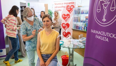 Vakcín proti chrípke má byť tento rok viac. Prvé dávky už dorazili na Slovensko