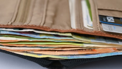 Staršiu ženu chceli podvodníci pripraviť o desaťtisíce eur. V poslednú chvíľu zasiahla pracovníčka banky