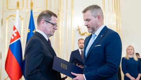 Prezident Pellegrini prijal demisiu Kmeca. Vo funkcii ho nahradí jeden z ministrov