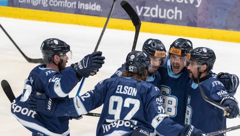Slovan ozbíjal Zvolen, Vlci prišli o stopercentnú bilanciu