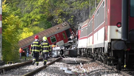 Na výbor k železničným nehodám koalícia neprišla, minister dal prednosť otvoreniu trate