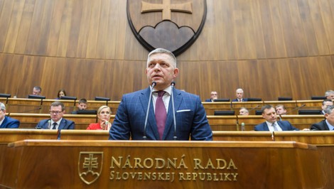 Fico reaguje na kauzu Epsteina, odmieta kontakt s Bannonom. „Netuším, na koho sa pýtate.“