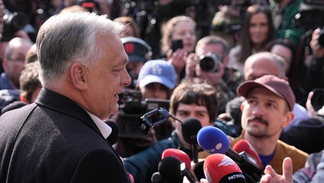 Po exministroch už aj Orbán: Odstupné celej bývalej vlády putuje do ukrajinského sirotinca