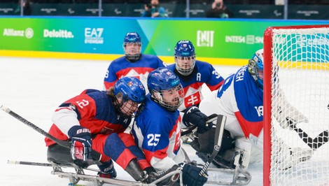 Parahokejisti podľahli Česku 1:8