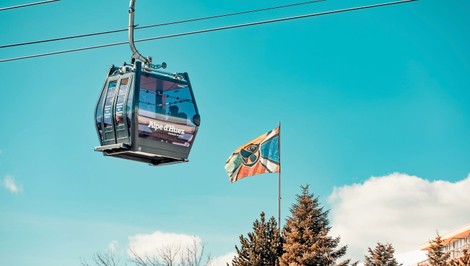 Lanovka v Alpách narazila do žeriava, zranených je 23 ľudí