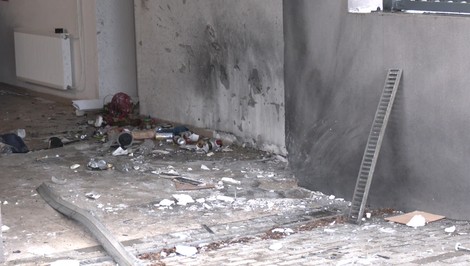 Polícia vyšetruje výbuch pred domom podnikateľa v Martine. Bombu údajne odpálili na diaľku