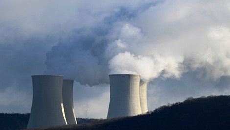 Američania sú už len dva kroky od získania jadrového biznisu na Slovensku