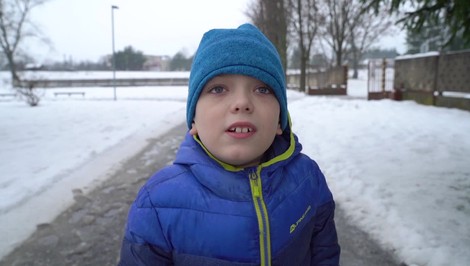 Každý krok bolí, no ide ďalej: Adam už 8 rokov bojuje so zriedkavou chorobou