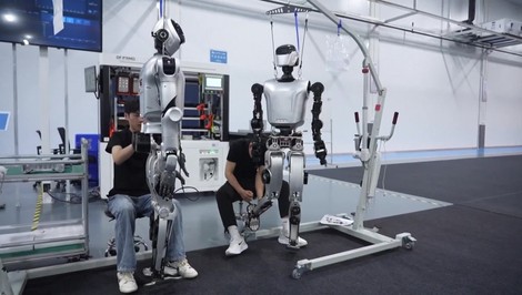 Masová výroba humanoidných robotov. Čína spustila prvú automatizovanú výrobnú linku
