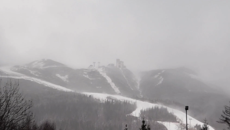 Pád lavíny vo Vysokých Tatrách si vyžiadal životy dvoch lyžiarov