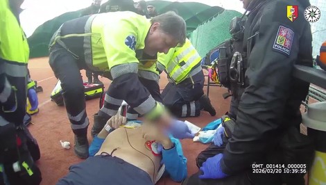 Dráma na tenisovom kurte: Muž skolaboval, priatelia a policajti ho vzkriesili
