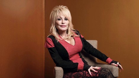 Zomrela spevácka diva Dolly PARTON