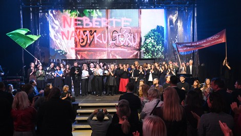 Biela vrana ocenila bývalé pracovníčky SNG, Heretika aj 101-ročného Otta Šimka