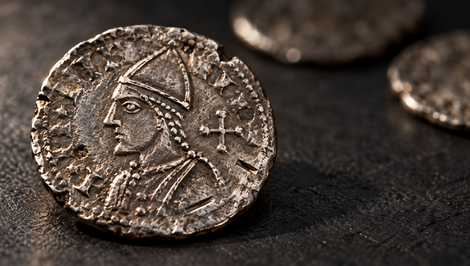 Našli vzácnu mincu. Mohol ju držať vikingský kráľ