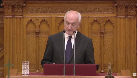 András Baka sa ujal úradu maďarského prezidenta: Orbánov Fidesz nesúhlasí s výberom