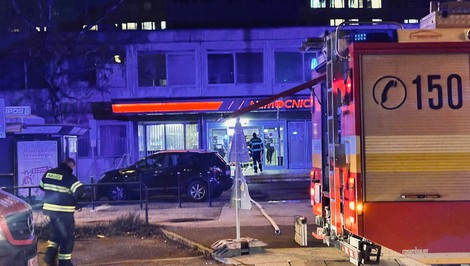 V nemocnici na Kramároch zasahujú hasiči. V časti nemocnice vypukol požiar