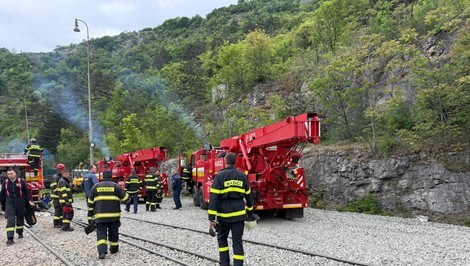 Rok od tragickej zrážky rýchlikov: Zranený rušňovodič sa vracia do práce, vinník čelí obvineniu