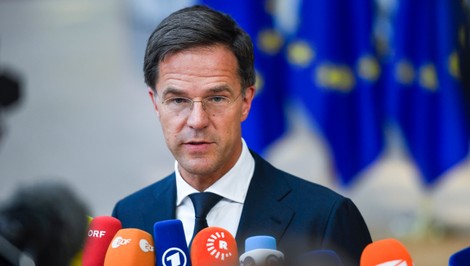 Rutte upozornil na to, že viaceré krajiny NATO nevynakladajú dosť peňazí na podporu Ukrajiny