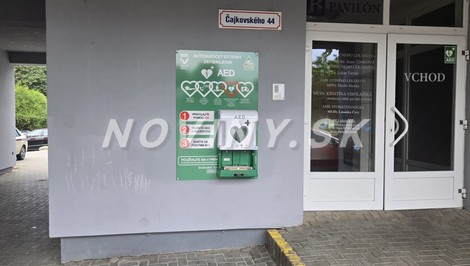 Zo zdravotníckeho strediska v Nitre zmizol defibrilátor
