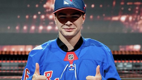 CHRENKO si na NHL musí počkať, sezónu odohrá doma