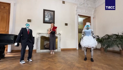V Moskve sa konala svadba robotov. Humanoidní partneri si vymenili manželské sľuby