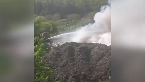 Hustý čierny dym zahalil Prešov: Požiar plastov bolo vidieť na kilometre