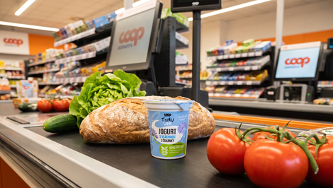 Produktová inovácia na pultoch COOP Jednoty. Čakankový jogurt obohacuje vláknina z koreňa čakanky