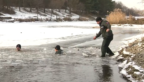 Do ľadovej vody s rozumom: Na čo si dať pozor pri otužovaní?