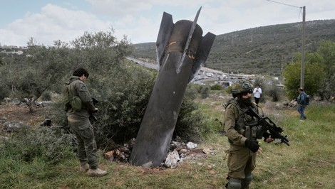 Irán poslal odkaz európskej krajine. Správu nalepili na raketu