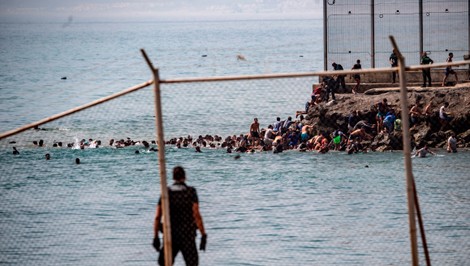 Migranti z Maroka opúšťajú Ceutu. Tvrdia, že čelia vyhrážkam a nedostatku pomoci