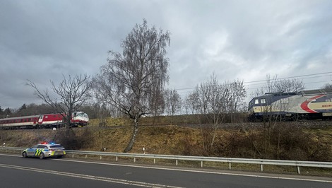 Vlaky sa tesne vyhli zrážke pri Liptovskom Mikuláši. Zastali len pár metrov od seba