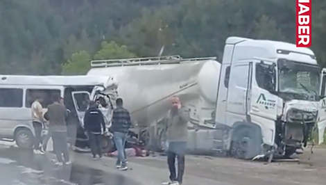 Tragédia v Turecku: Zrážka minibusu s domiešavačom si vyžiadala 6 obetí