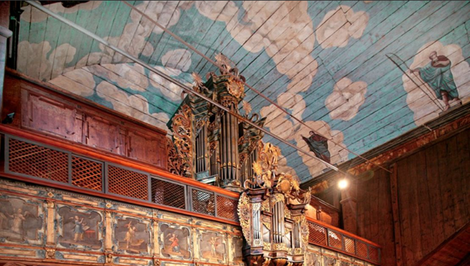 Japonskí tesári opravujú vzácny artikulárny kostolík v Kežmarku. Tešia sa, že pracujú s mladým, iba 300-ročným drevom