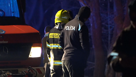 Nočný požiar v Bratislave poškodil kontajnery aj šesť vozidiel