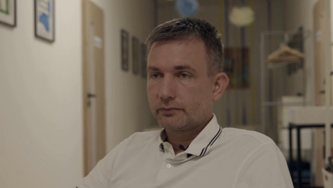 Psychológ Viktor Kríž o situácii na ZŠ v bratislavskej Petržalke: Toto je atmosféra vojny. Nemôže dopadnúť dobre