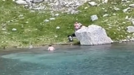 Muž sa okúpal v Dlhom plese. Z plies by za chvíľu boli len stoky