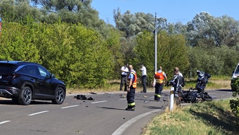 Tragická nehoda pri maďarských hraniciach: Motocyklista zomrel, spolujazdkyňa je vážne zranená